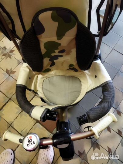 Детский трехколесный велосипед с ручкой