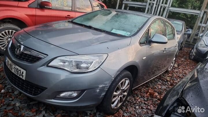 Зеркало наружное правое opel astra J 2010