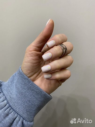 Маникюр и педикюр с покрытием гель-лаком