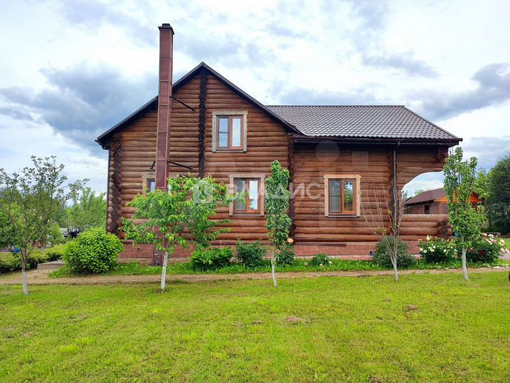 Дом 297 м² на участке 63 сот.