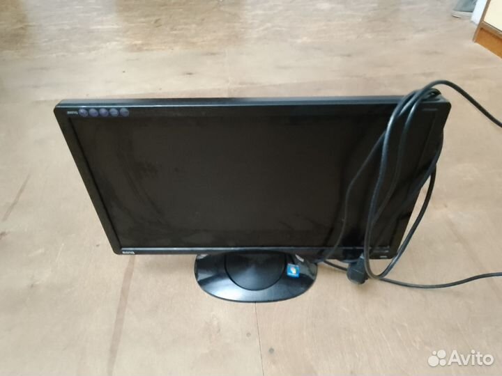 Монитор Benq, 21 дюйм в рабочем состоянии