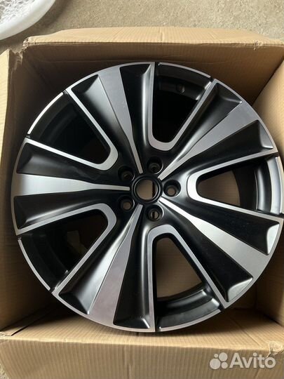 Диски Range Rover 2022 new R22 LR153249