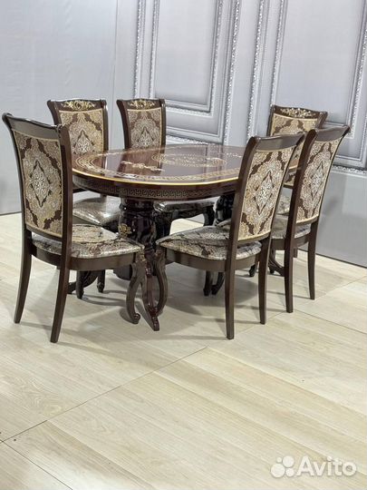 Стол и стулья