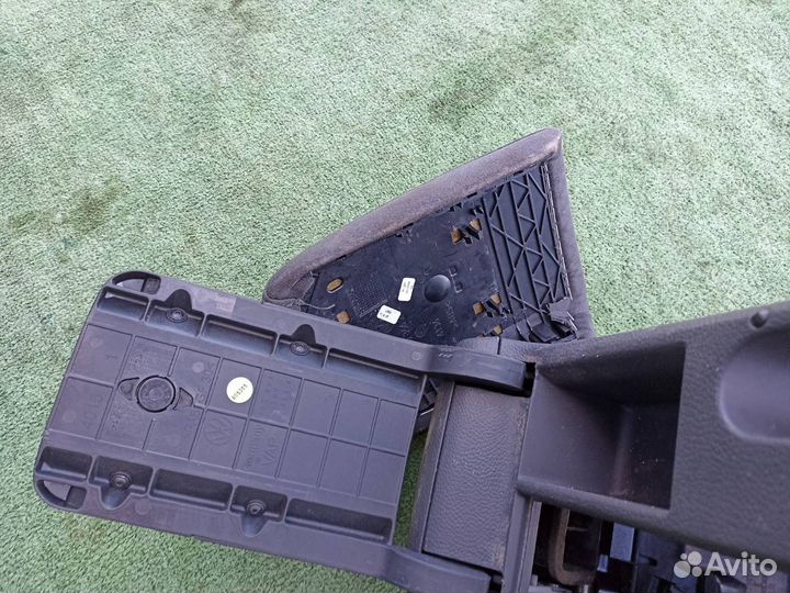 Подлокотник Volkswagen Jetta седан 1.6 2006