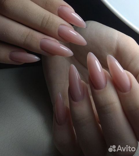 Модель на маникюр