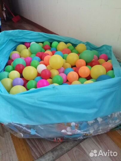 Сухой бассейн с шариками