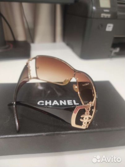 Chanel солнцезащитные очки с золотой оправой