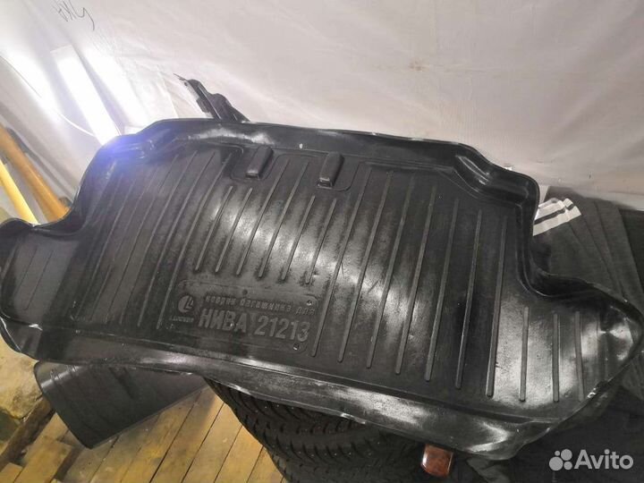 Коврик в багажник для нива 21113