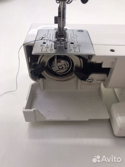 Бытовая швейная машинка бу