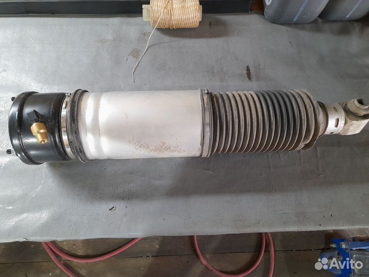 Пневмоамортизатор бмв е65 66 задний правый без EDC