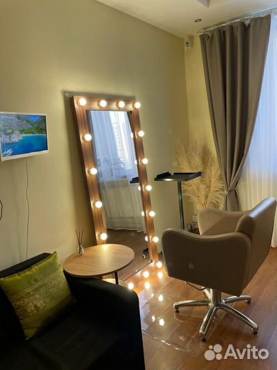 Вакансия Парикмахер колорист