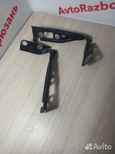 Петля капота Ford Fusion