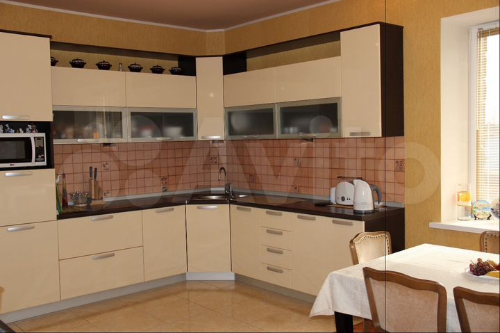 Коттедж 330 м² на участке 11 сот.