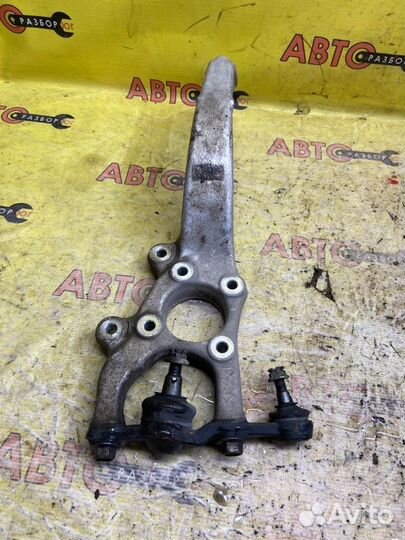 Поворотный кулак передний левый Toyota Mark X X120