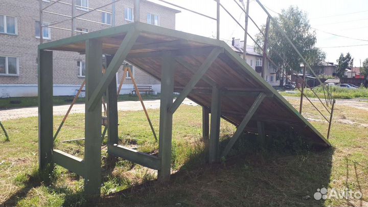 Горка зимняя для детей, металический каркас и дере