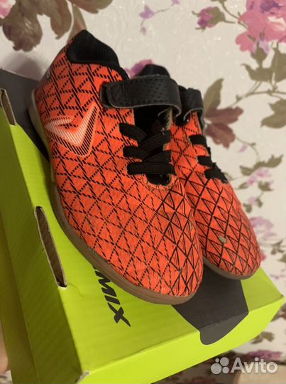 Детские футбольные бутсы