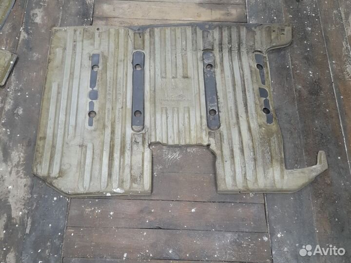 Пол, ковёр рено трафик 3