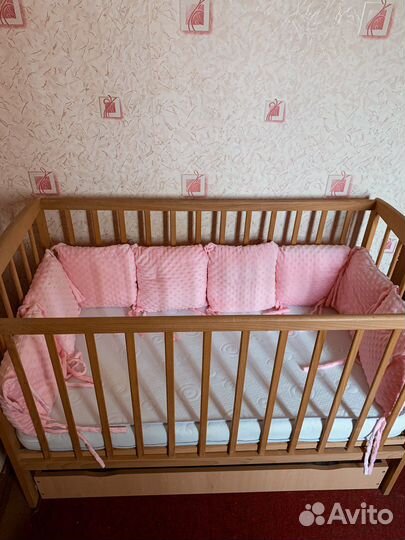 Детская кроватка. Матрасик. Бортики