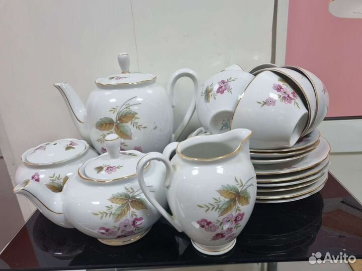 Старинный чайный сервиз, не Полный