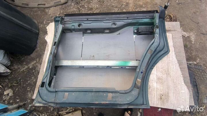 Задняя правая дверь Audi 80