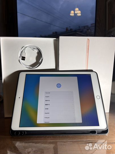 Apple iPad 7-го поколения 2019 золотой