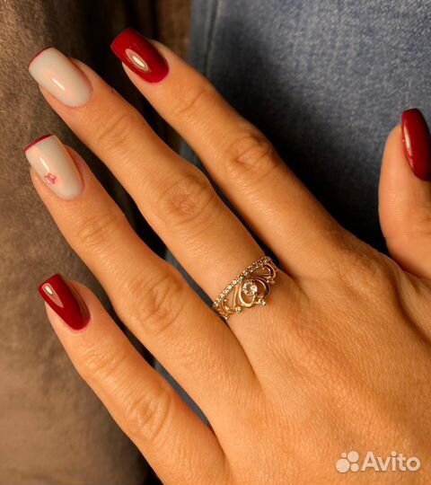 Требуется модель на маникюр