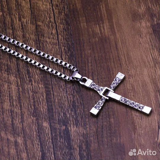 Мужской крест на цепочке