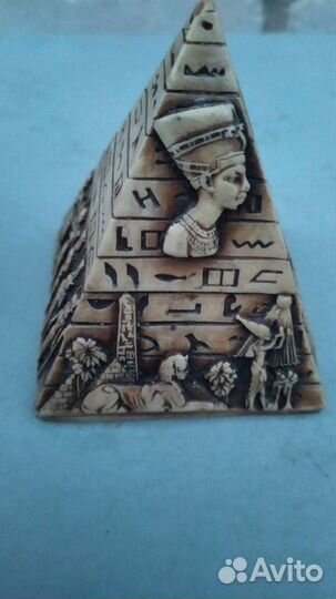 Сувенир пирамида из Египта