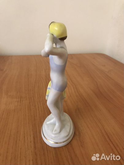 Статуэтка фарфор