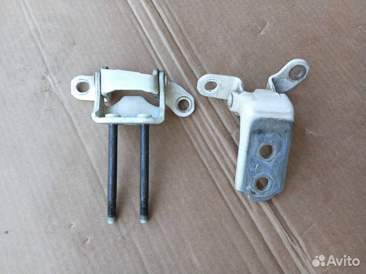 Петля двери задней правой Toyota Mark II X110