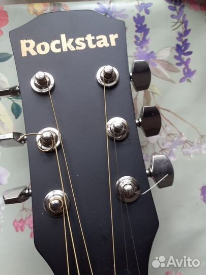 Акустическая гитара