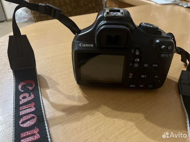 Зеркальный фотоаппарат canon Eos t3