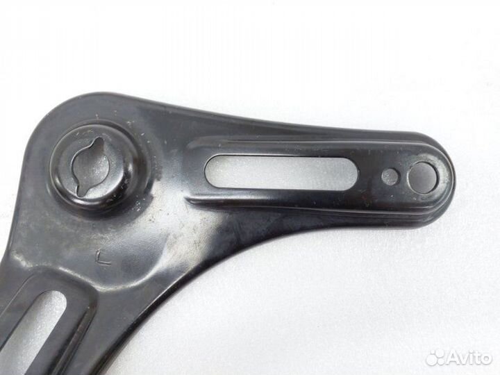 Кронштейн подрамника задний левый Hyundai Sonata