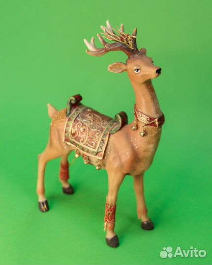 Новогодний олень статуэтка