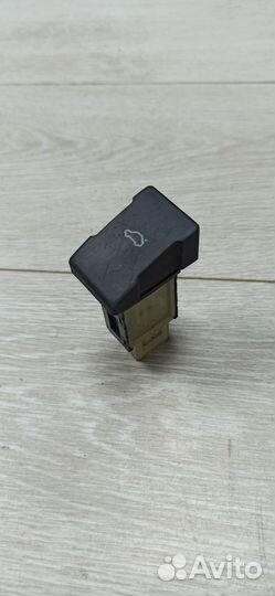 Кнопка багажника Geely emgrand EC7