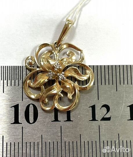 Золотая подвеска лилия 585 с бриллиантами