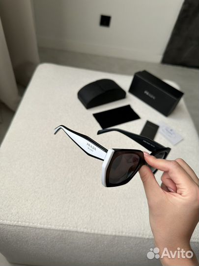 Солнцезащитные очки prada женские