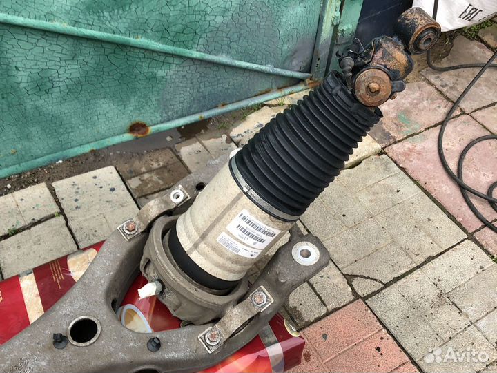 Подрамник с в пневмо стоками задние Audi Q7 VW