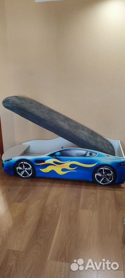 Детская кровать машина
