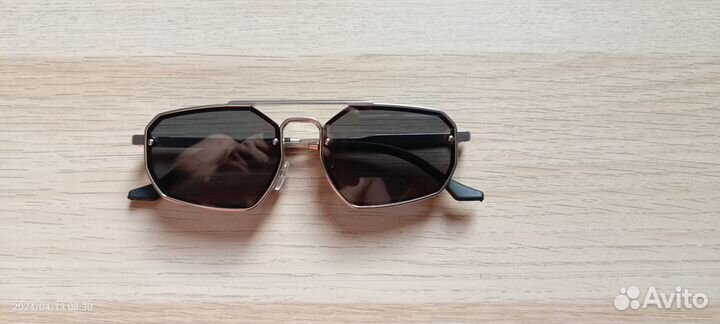 Солнцезащитные очки, металл, новые