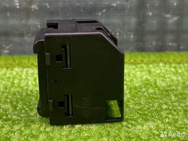 Кнопка стеклоподъемника Volkswagen Passat Variant