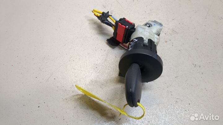 Замок зажигания Opel Vivaro, 2016