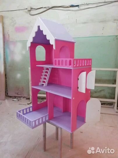 Домики для кукол, так же и парковки для мальчиков