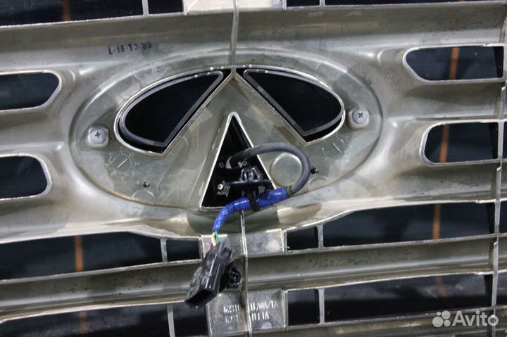 Решетка радиатора - Infiniti QX80