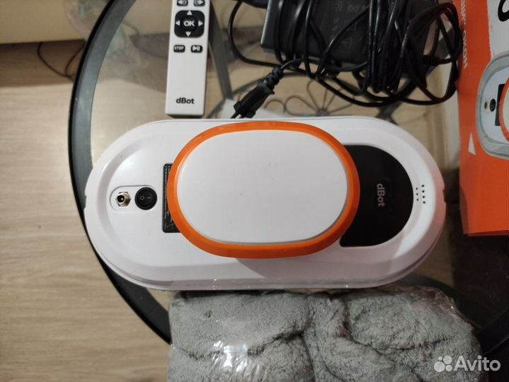 Робот-мойщик окон dBot W100