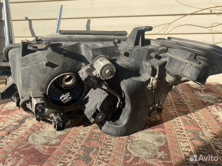 Передняя правая фара на Lexus GX 460