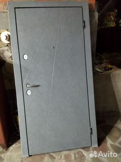 Дверь входная металлическая