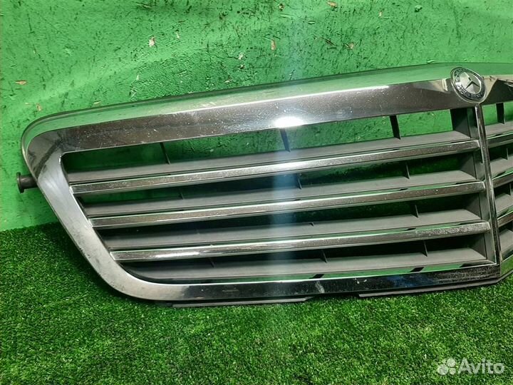 Решетка радиатора Mercedes Benz C-Class W204 2008