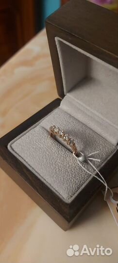 Золотое кольцо с бриллиантами 