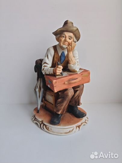 Фарфоровая статуэтка 